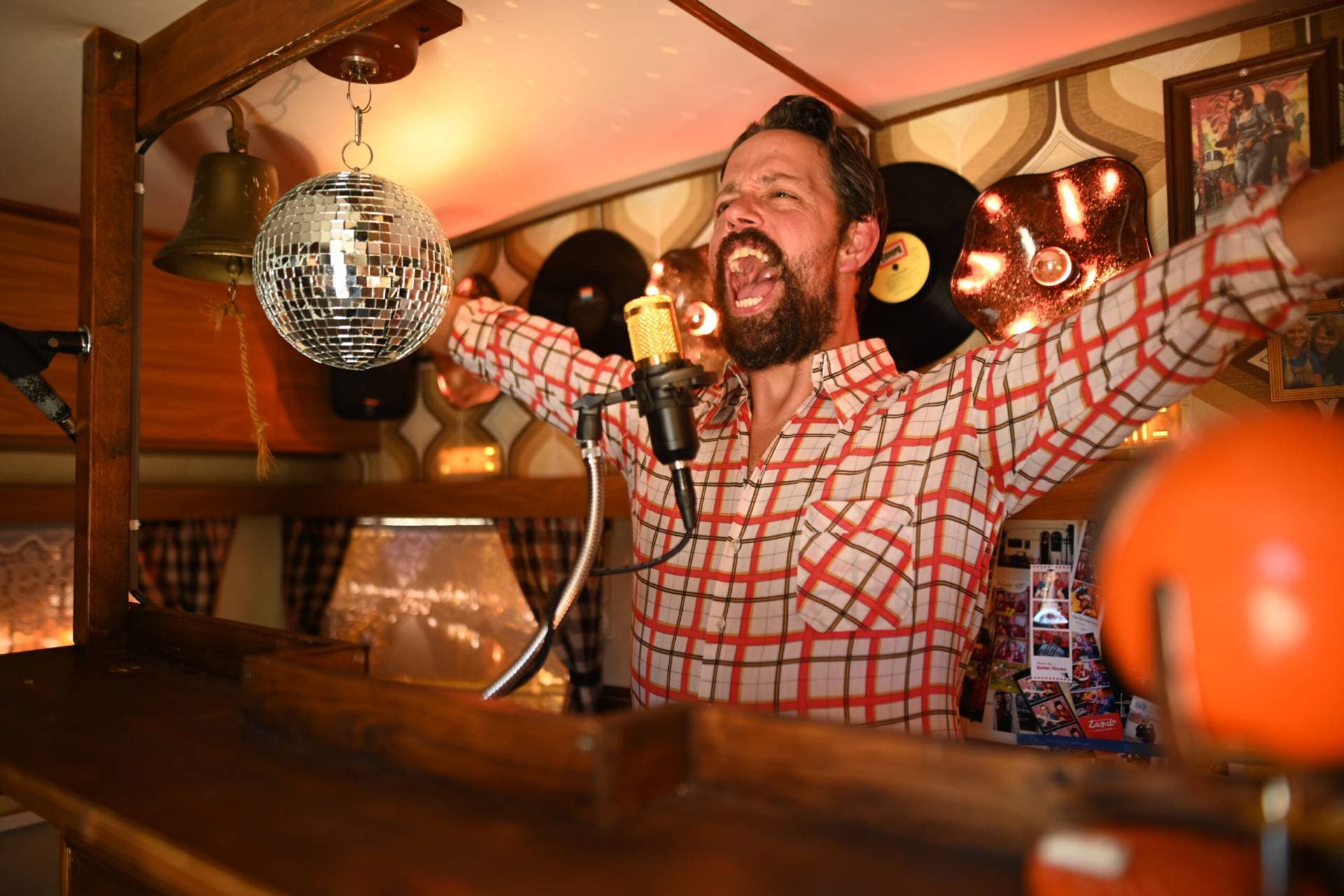DISCO CARAVAN boeken voor een bedrijfsfeest