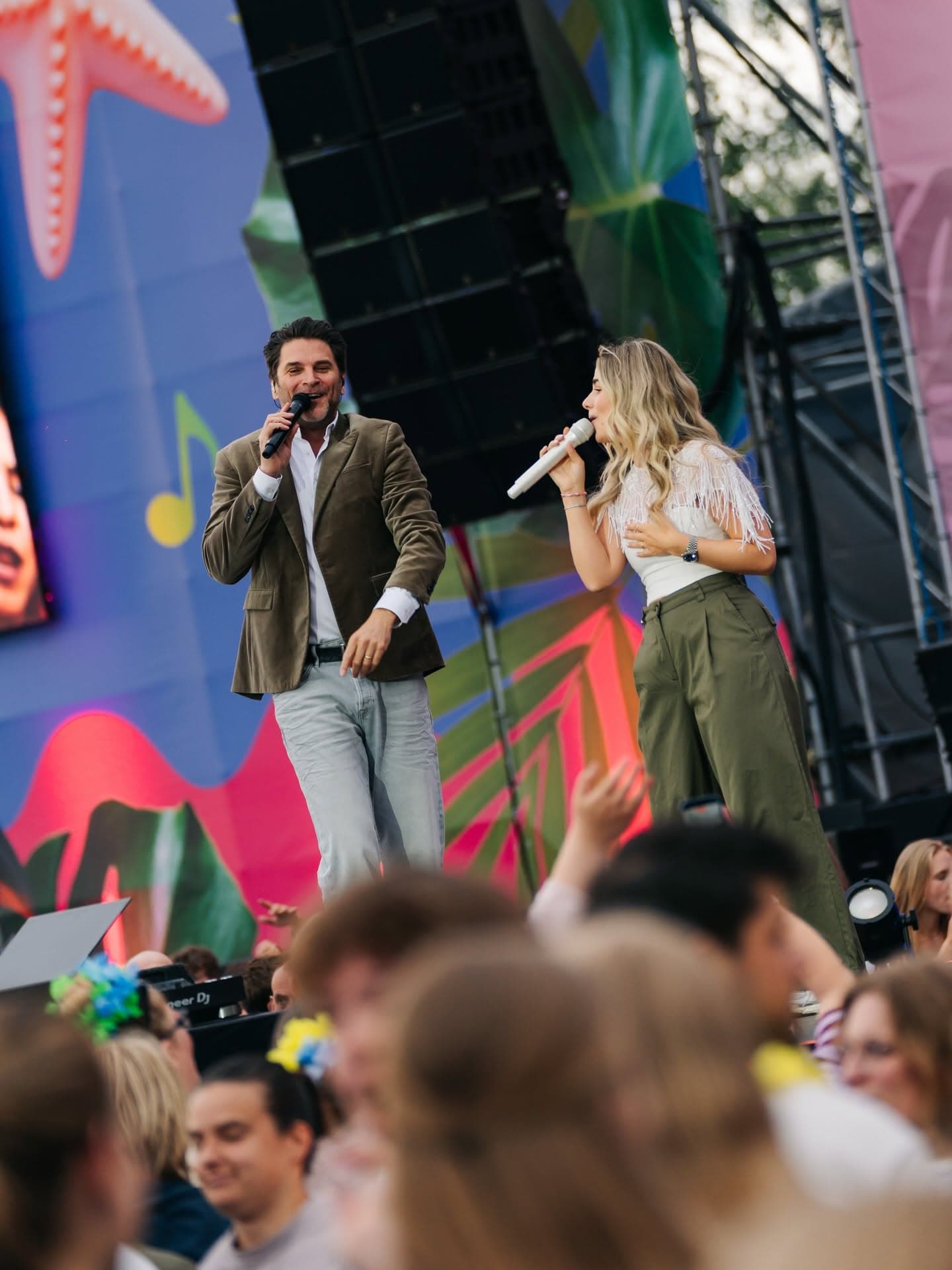 Mara Julia boeken voor een bedrijfsfeest