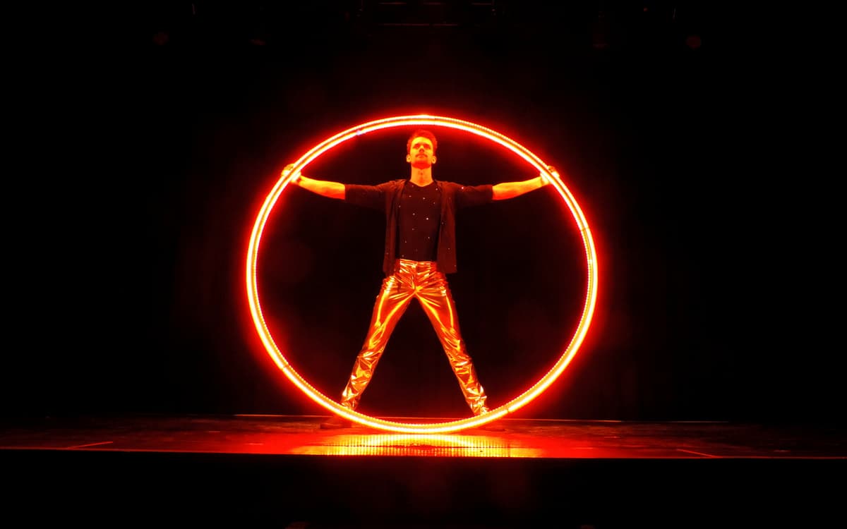 Cyr Wheel Show boeken voor een bedrijfsfeest