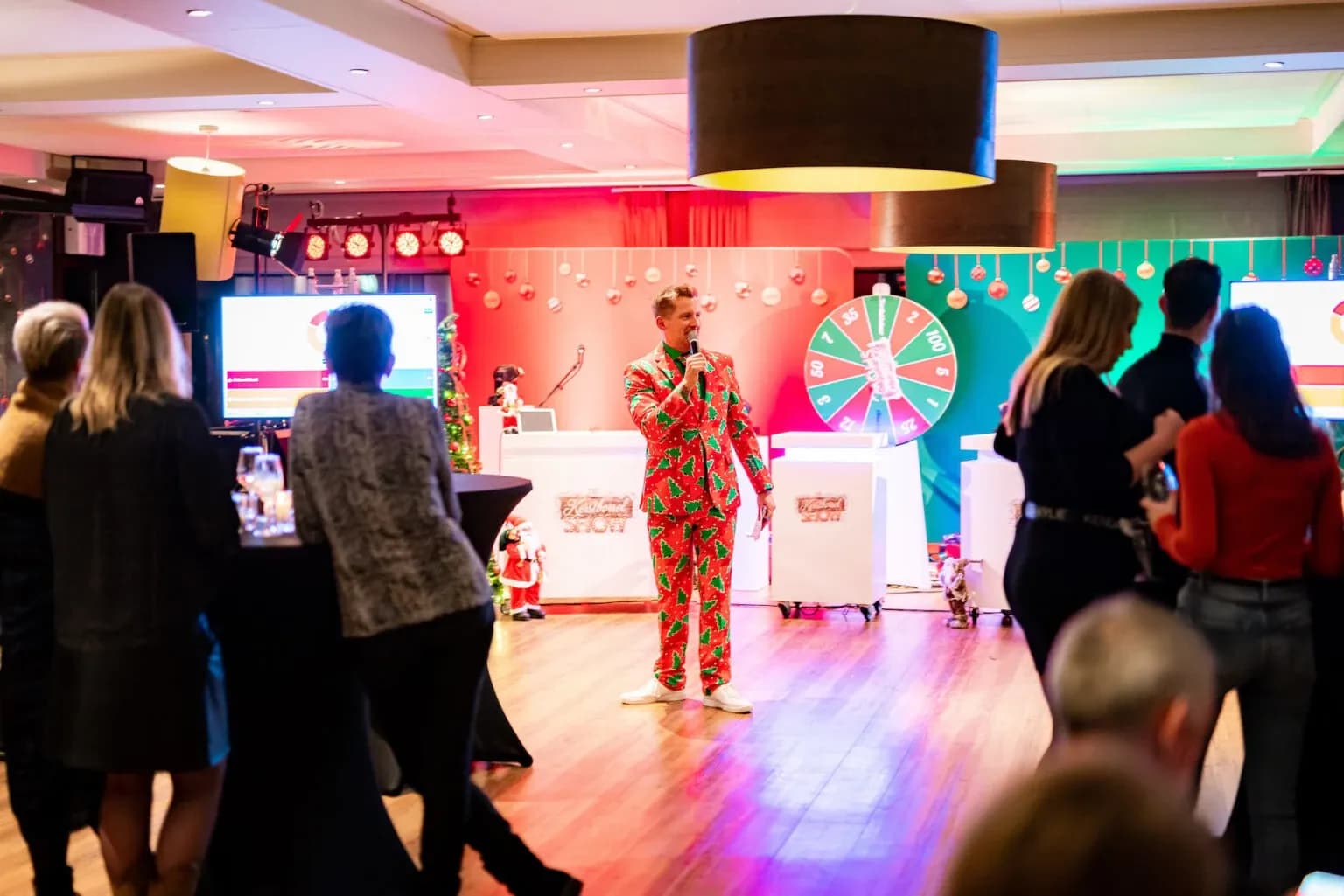 De Kerstborrel Show boeken voor een bedrijfsfeest
