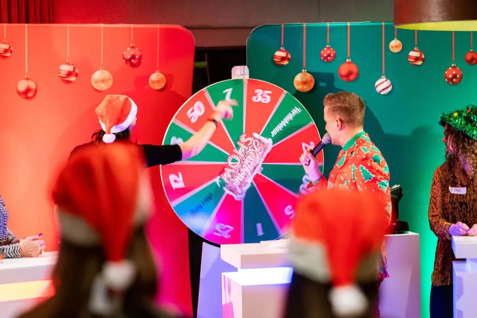 De Kerstborrel Show boeken voor een bedrijfsfeest