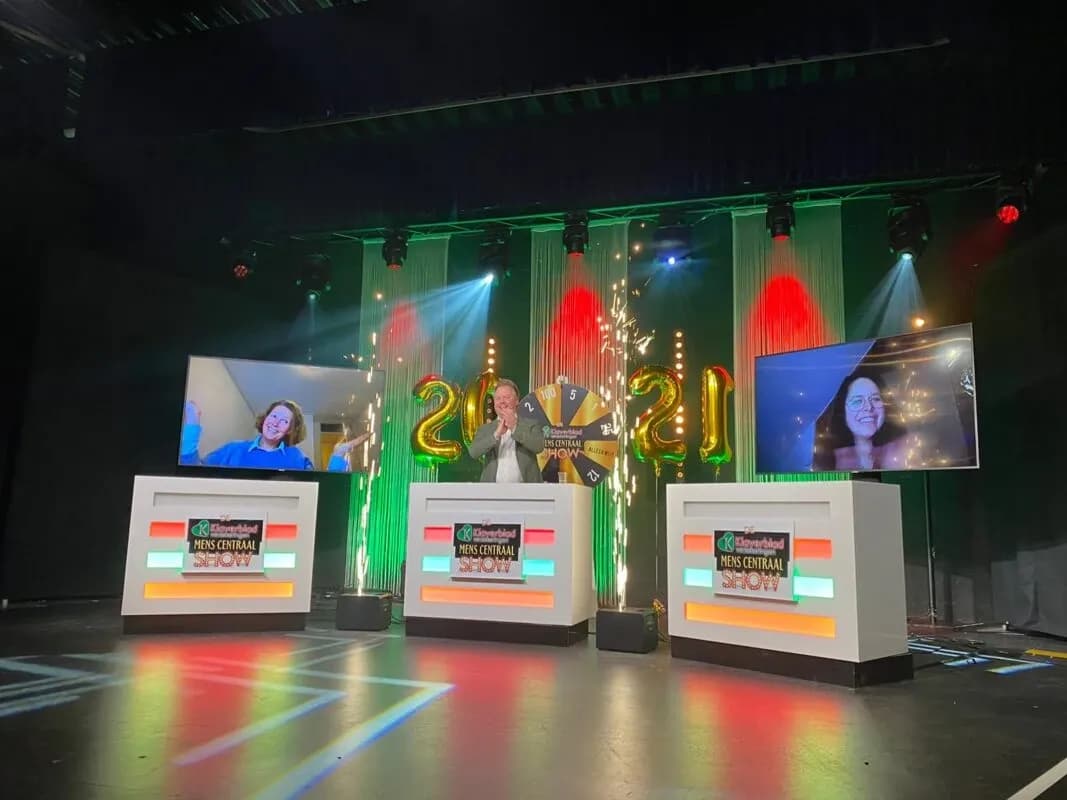 De Nieuwjaarsborrel Show boeken voor een bedrijfsfeest