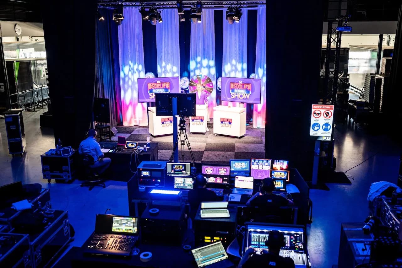 De Nieuwjaarsborrel Show boeken voor een bedrijfsfeest