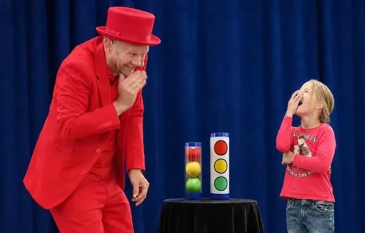 Kindergoochelaar Pieter – Goochelshow boeken voor een bedrijfsfeest